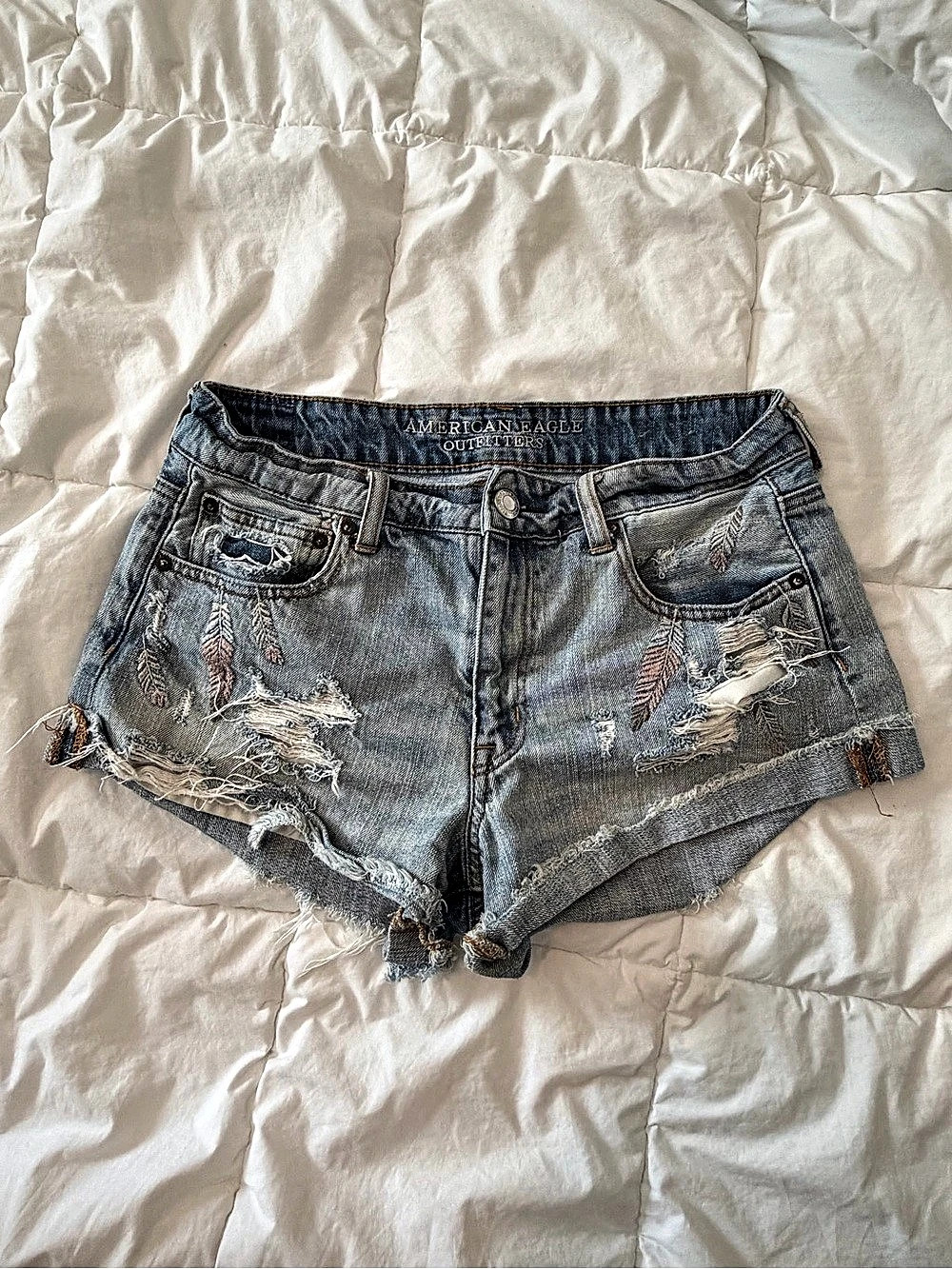 American Eagle Hi-Rise Festival Distressed Denim Shorts Size 10